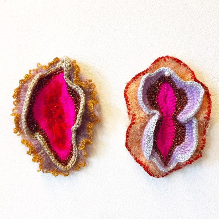 Photo de Dans le cadre du spectacle "Tout le plaisir est pour moi", l'artiste Ursina Ramondetto vous convie à deux ateliers crochet-vulve, les samedis 5 et 12 juin au Muzoo.