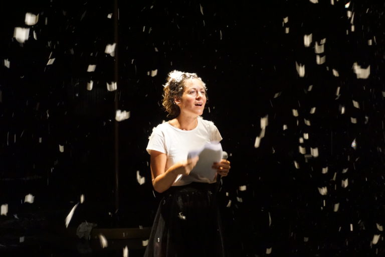 Photo de LA BÂTIE-FESTIVAL DE GENÈVE : La Cie Bleu en Haut Bleu en Bas d'Anna Lemonaki pour inaugurer un Loup 2.0 !